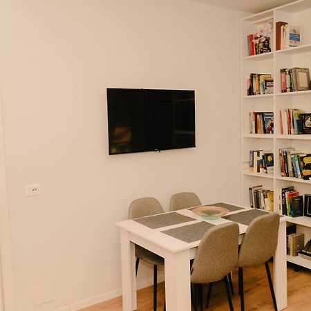 Studio Flat In Heart Of Tirana Bagian luar foto
