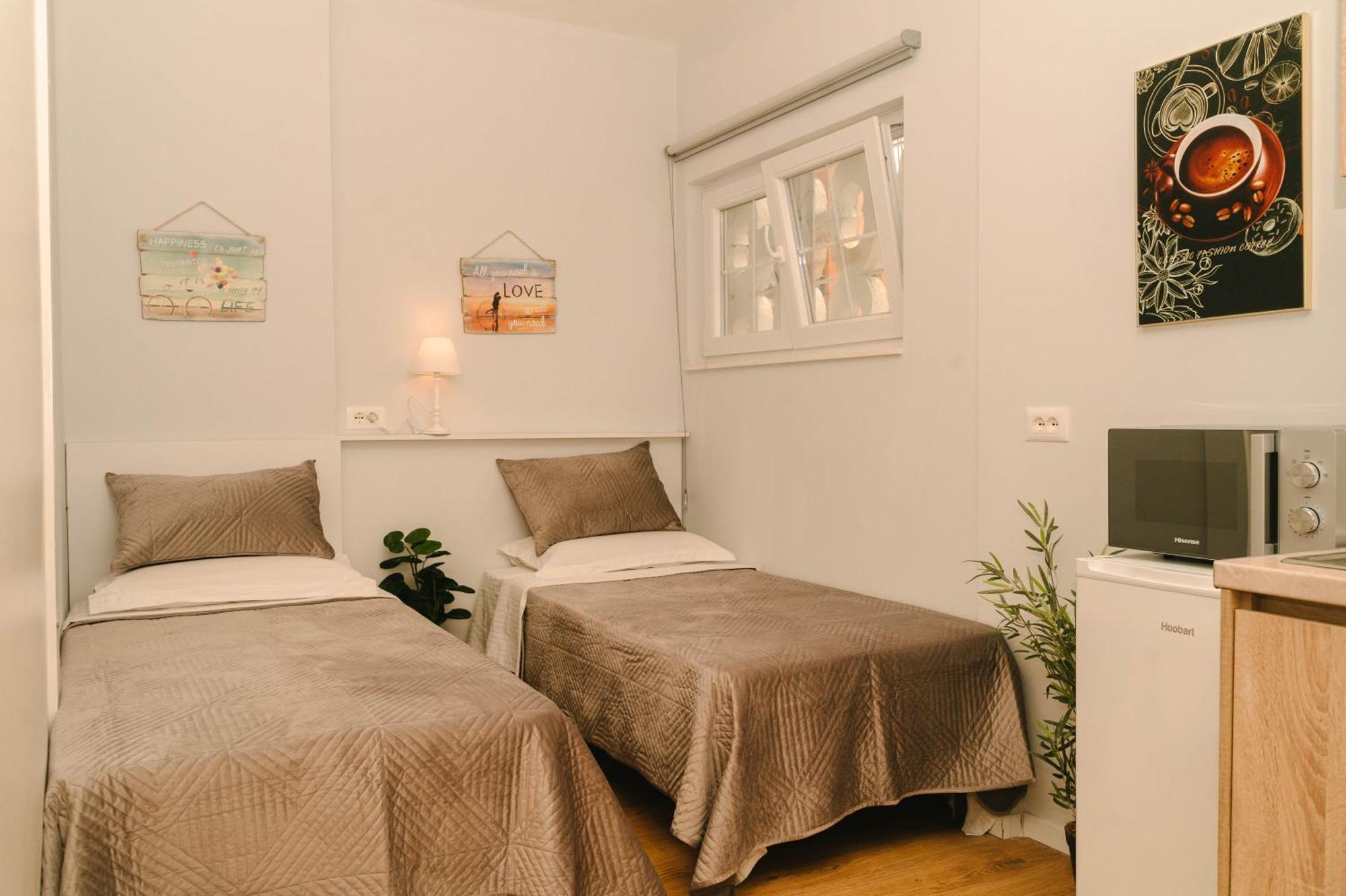 Studio Flat In Heart Of Tirana Bagian luar foto