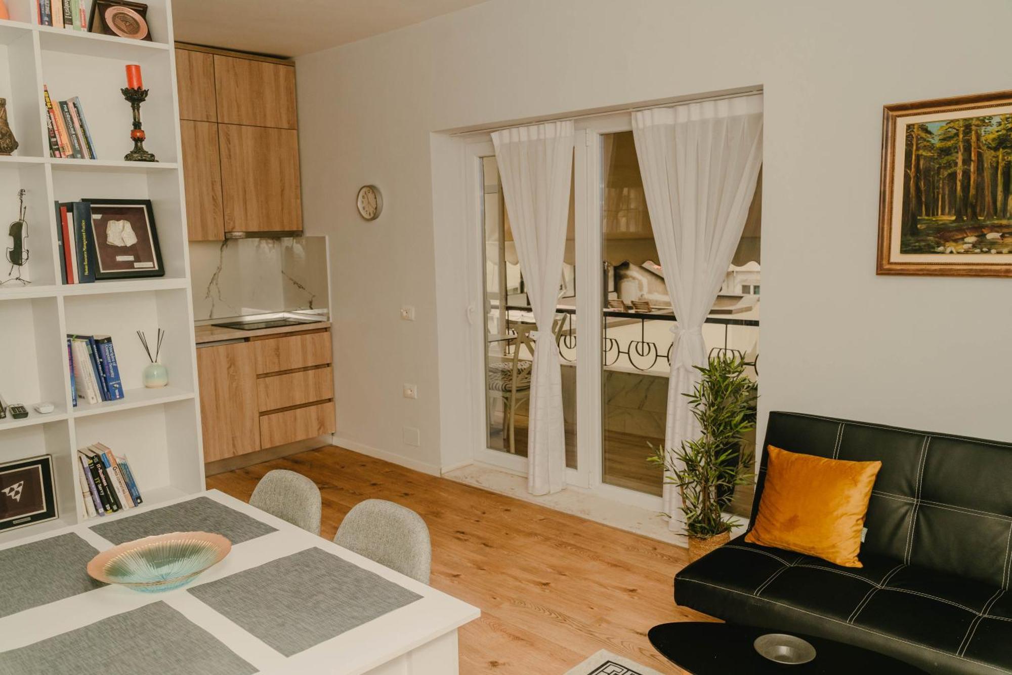 Studio Flat In Heart Of Tirana Bagian luar foto