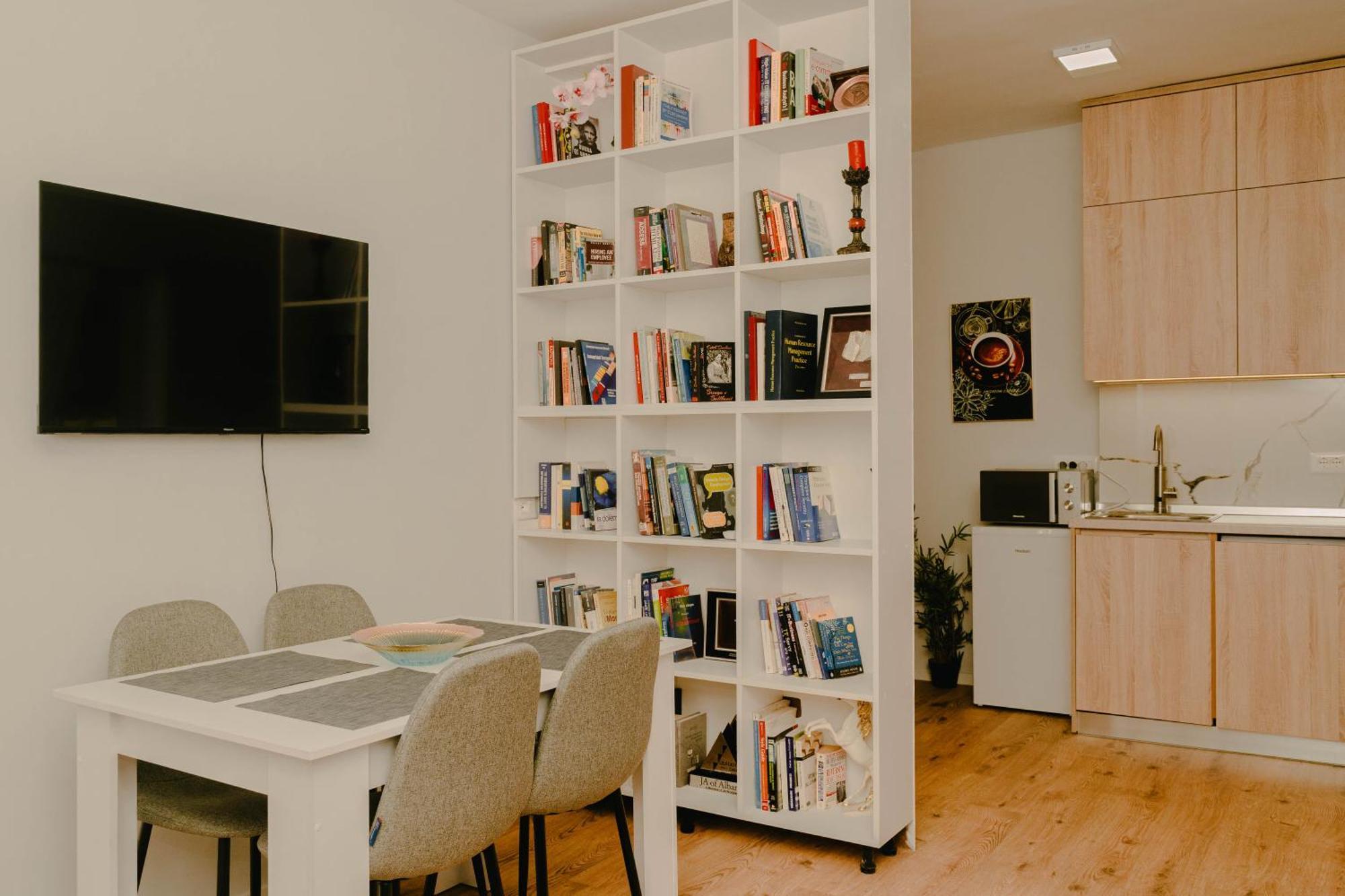 Studio Flat In Heart Of Tirana Bagian luar foto
