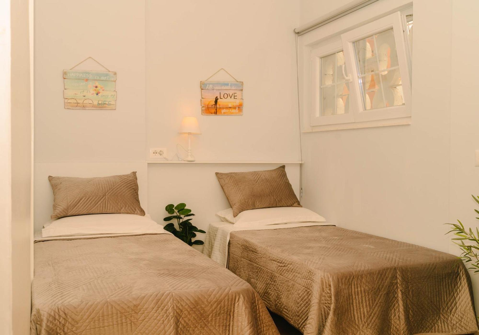 Studio Flat In Heart Of Tirana Bagian luar foto