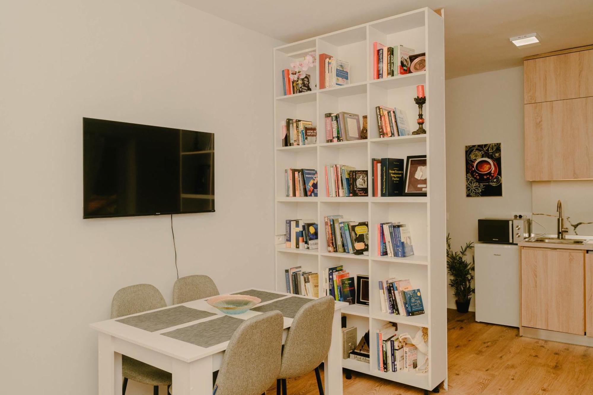 Studio Flat In Heart Of Tirana Bagian luar foto