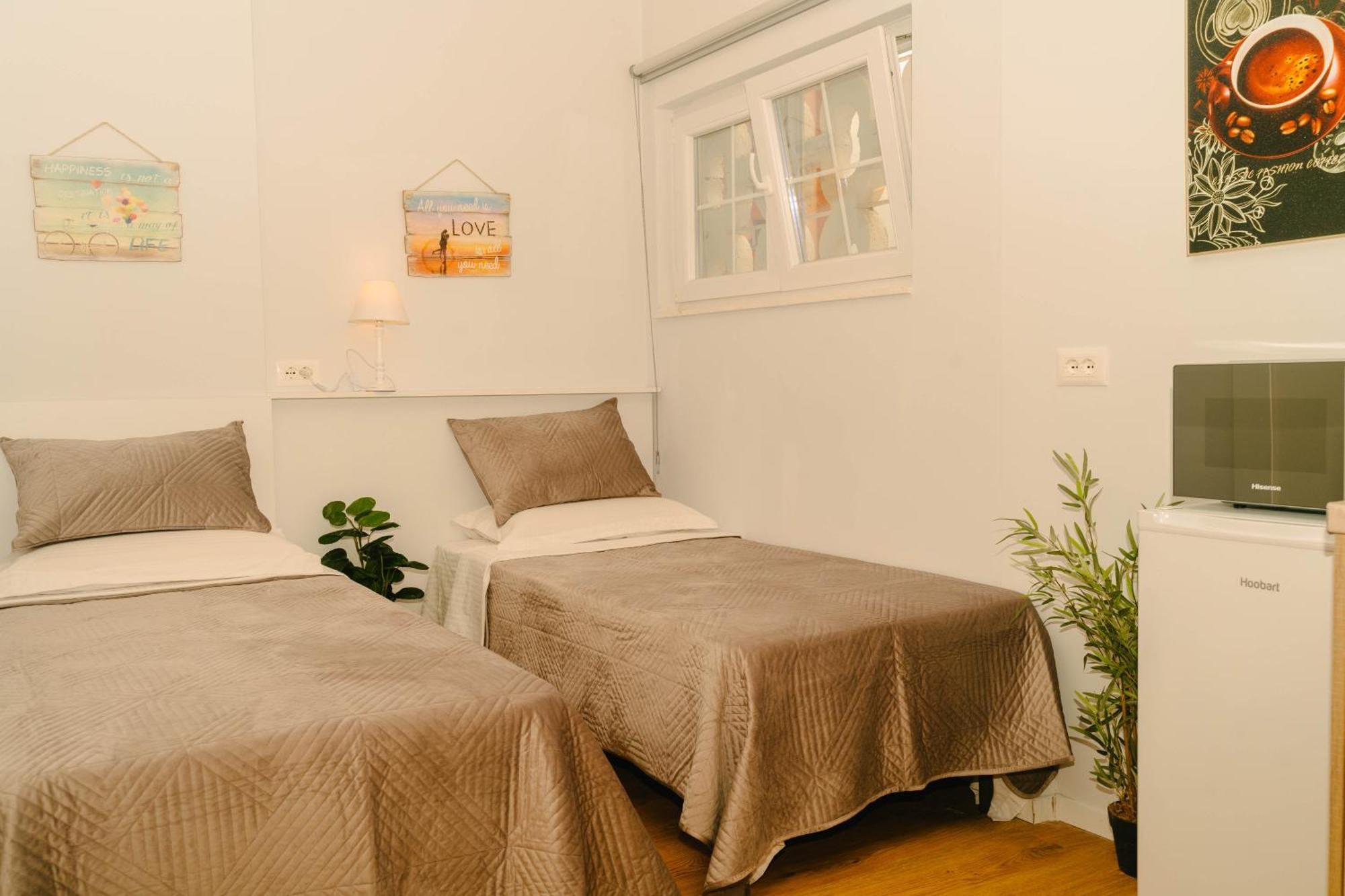 Studio Flat In Heart Of Tirana Bagian luar foto