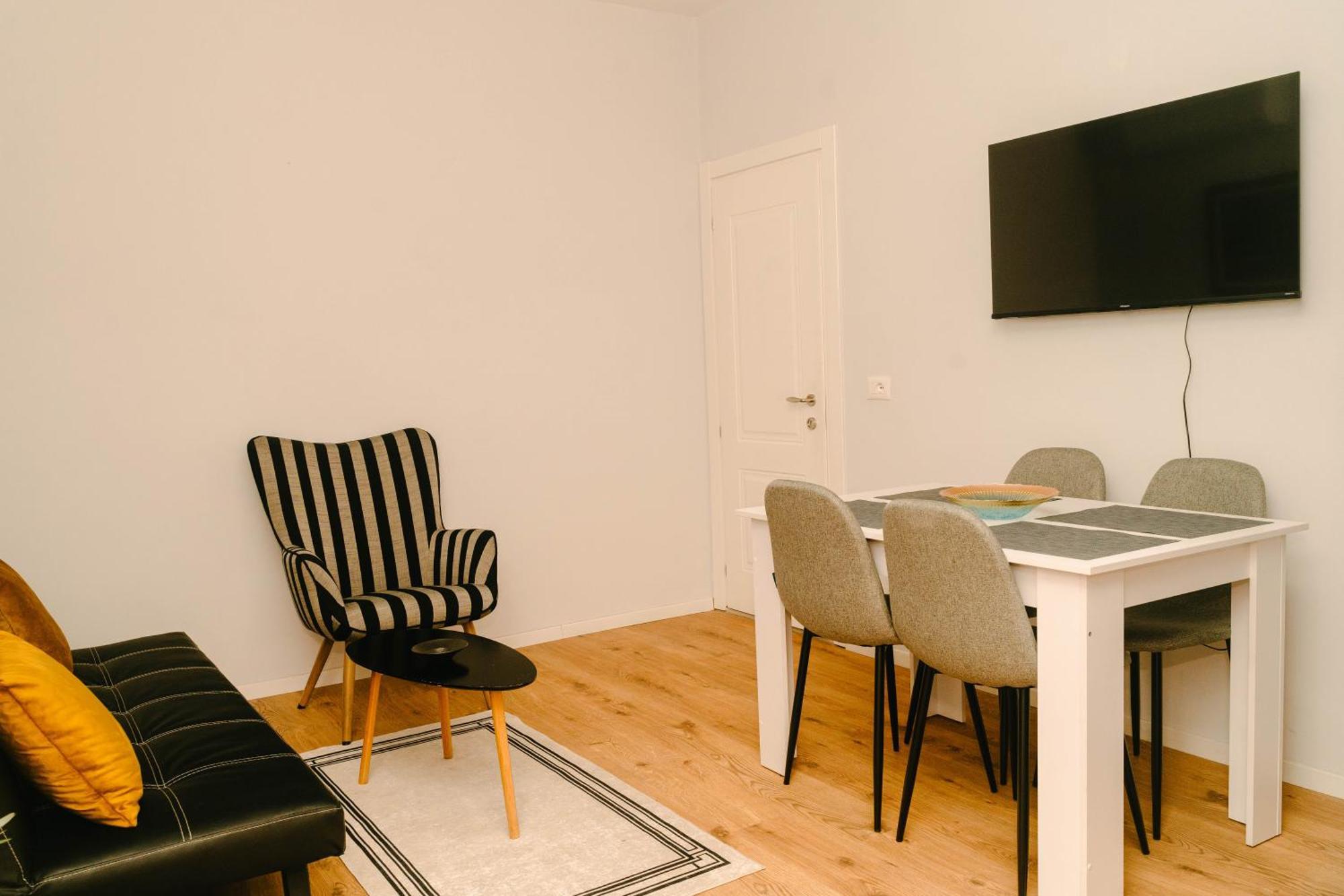 Studio Flat In Heart Of Tirana Bagian luar foto